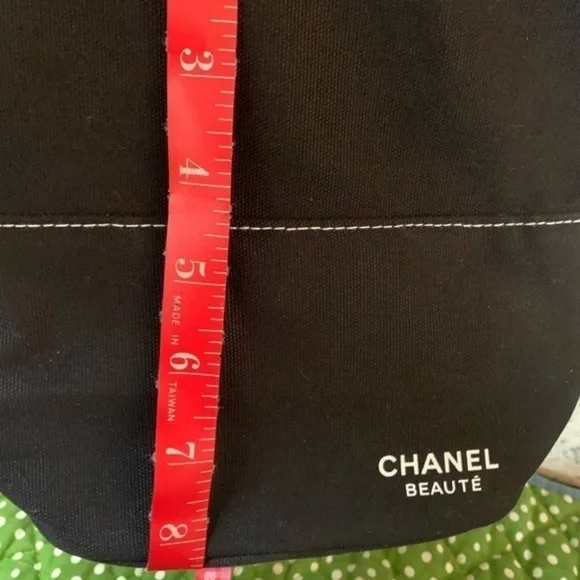 CHANEL canvas Make-Up Bag - Picture 3 of 5